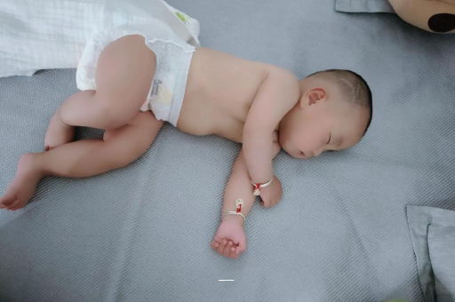 代怀哪里最便宜孕妇肚子一跳一跳